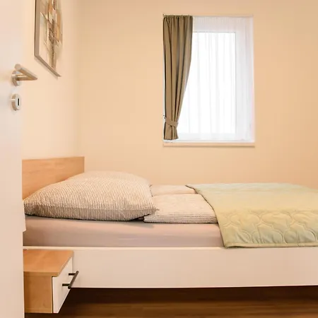 Apartman Eliza 2 *